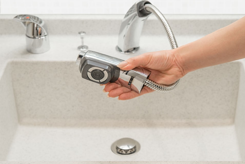 洗面台シャワーホースの水漏れを自分で直す方法 レスキューラボ