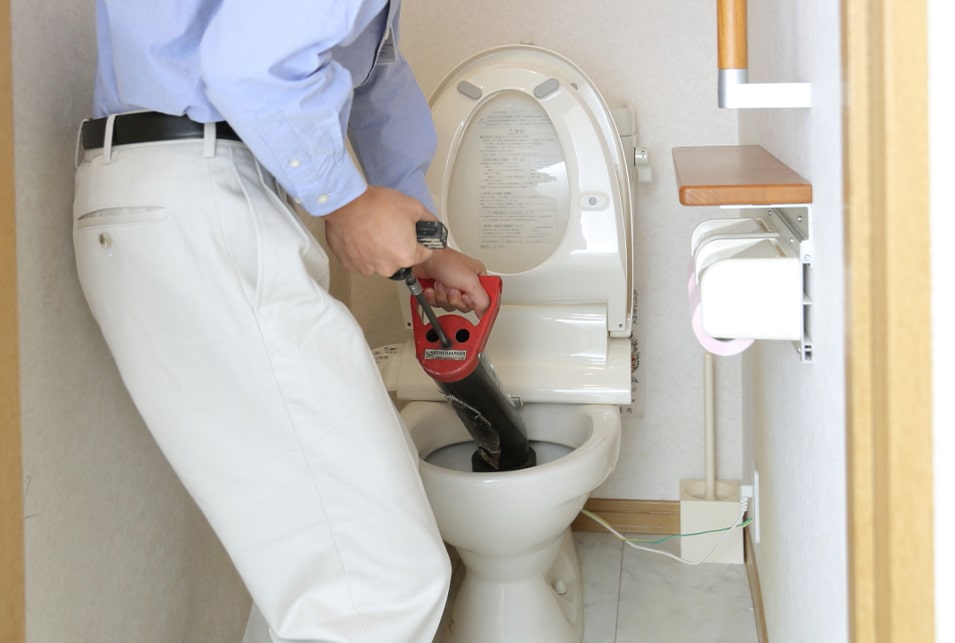 トイレつまりをワイヤーブラシで直すときの使い方とは 道具の選び方から解説 生活救急車