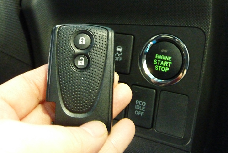 車の鍵 スマートキーを閉じ込め インロック したときの開け方 レスキューラボ